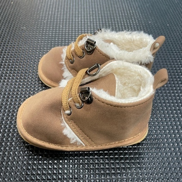Baby Boy/Girl Anti Slip Faux Fur Booties (12CM) - Picture 3 of 6